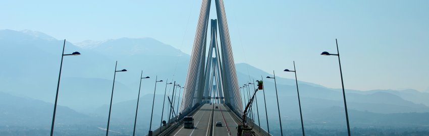 Le pont Charilaos Trikoupis, sur le golfe de Corinthe en Grèce, conçu, réalisé et exploité par VINCI